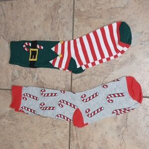 2 pairs of holiday themed socks OS